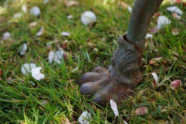 Lions claw Arras feet on garden furniture