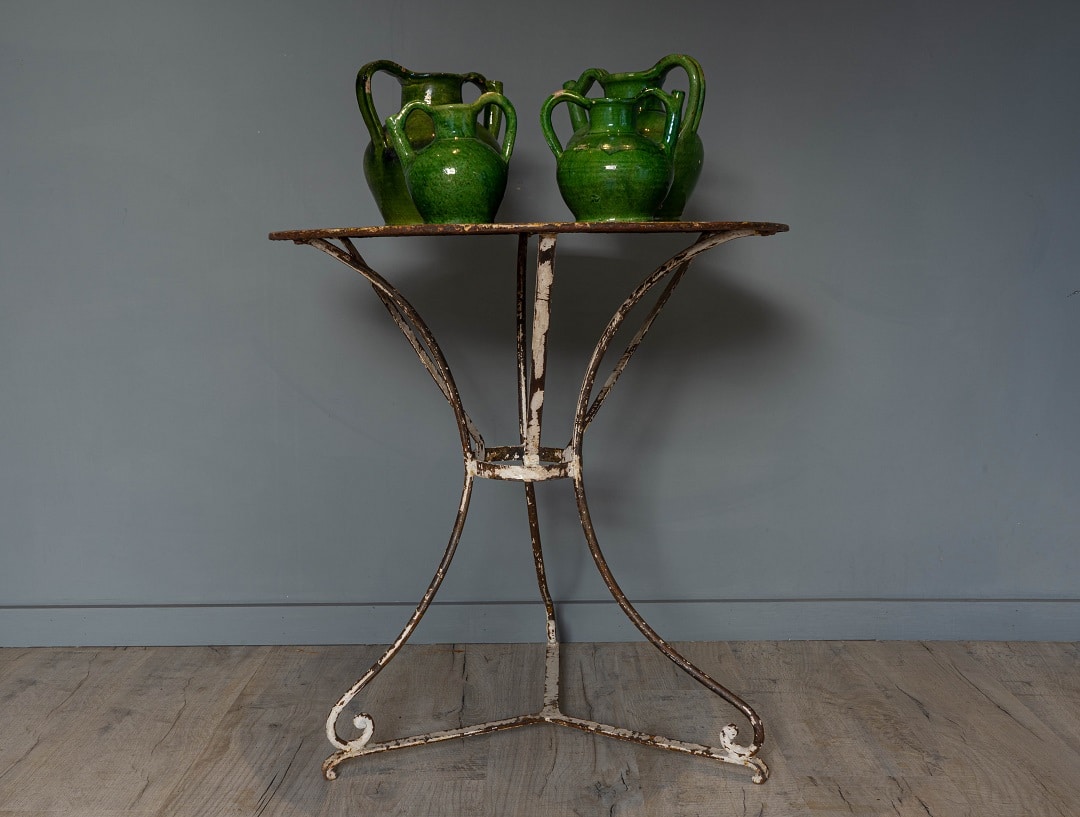 an antique Gueridon table