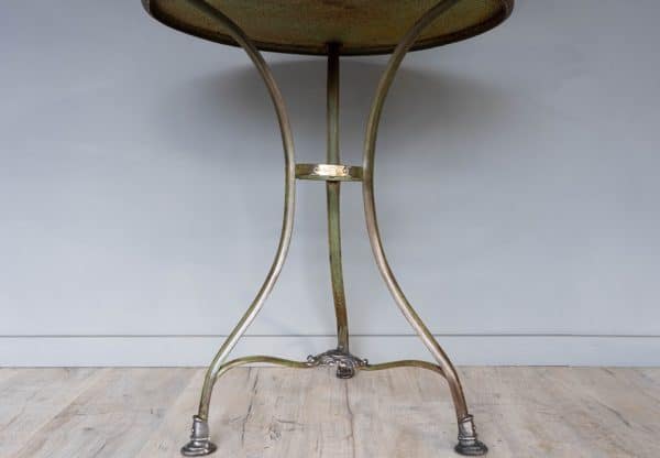 An arras French Saint Sauveur garden bistro table