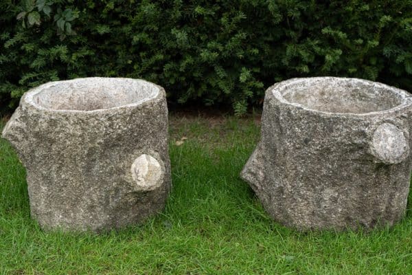 fake bark on faux bois round garden planters