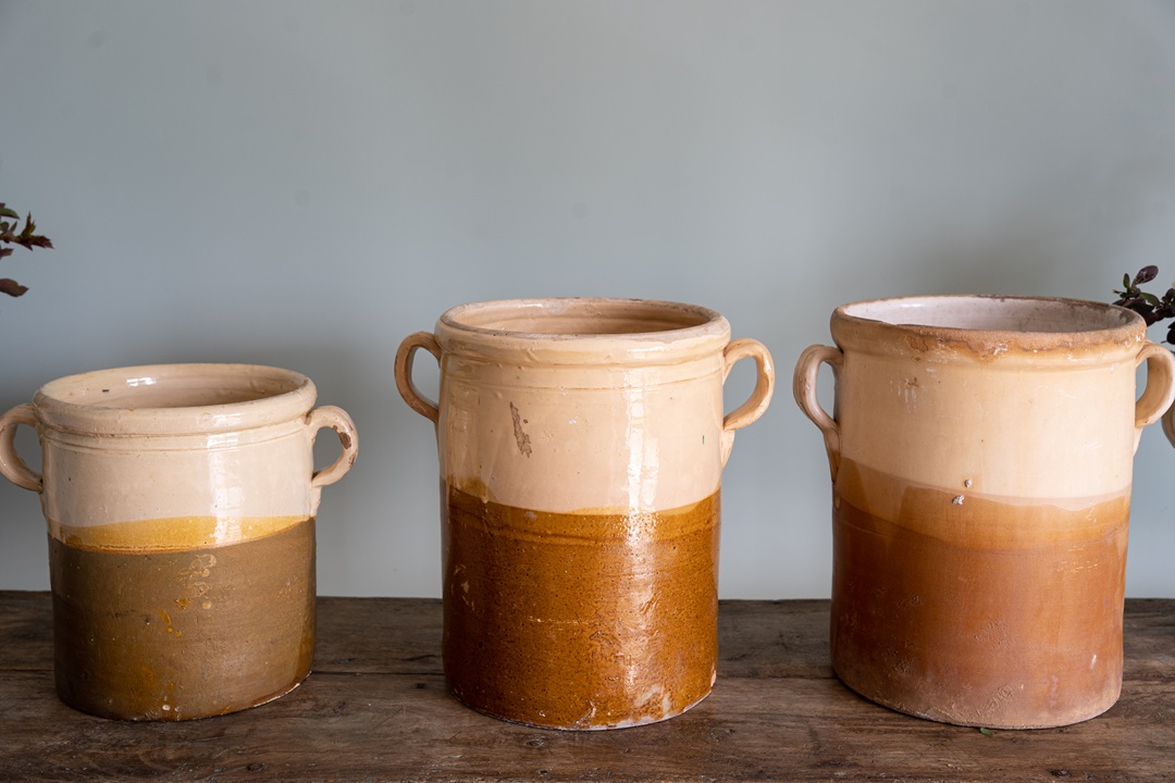 set of antique pots from Italy for decoration