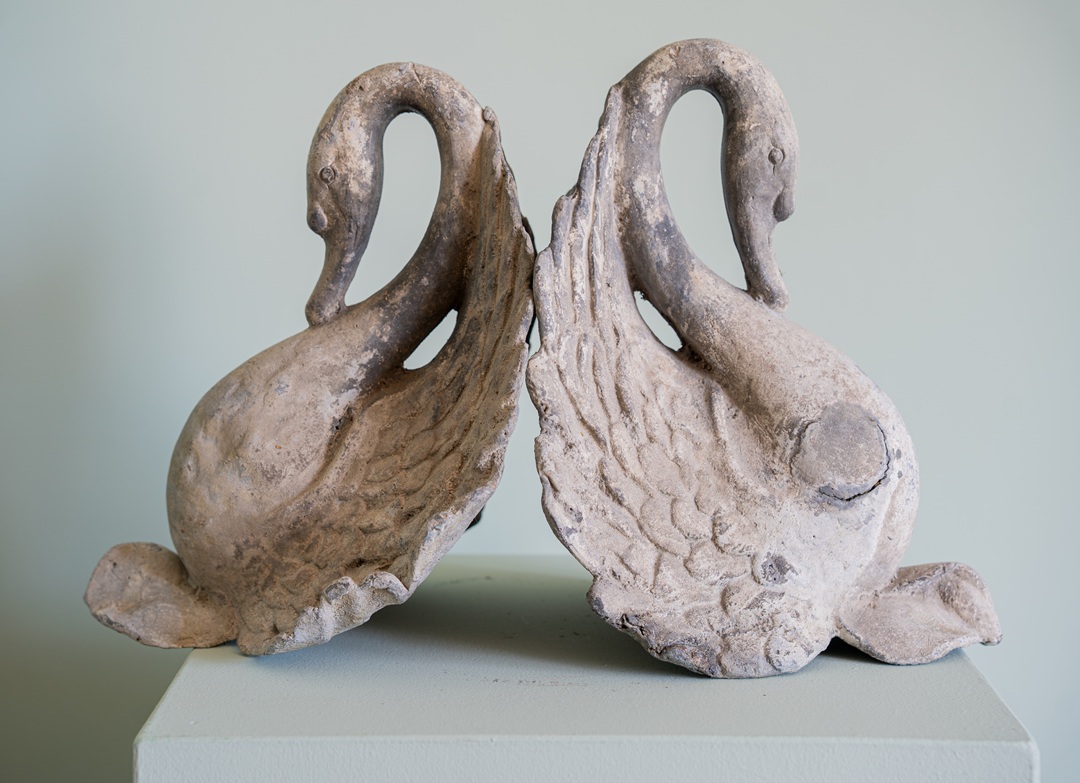 decorative garden antique lead swans