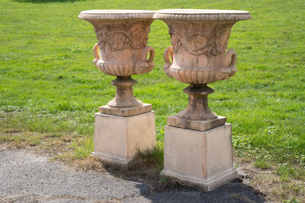 garden urns for sale