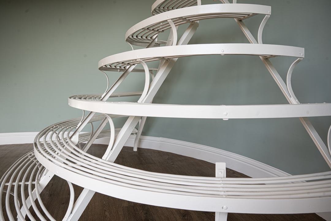 Arras garden plant stand