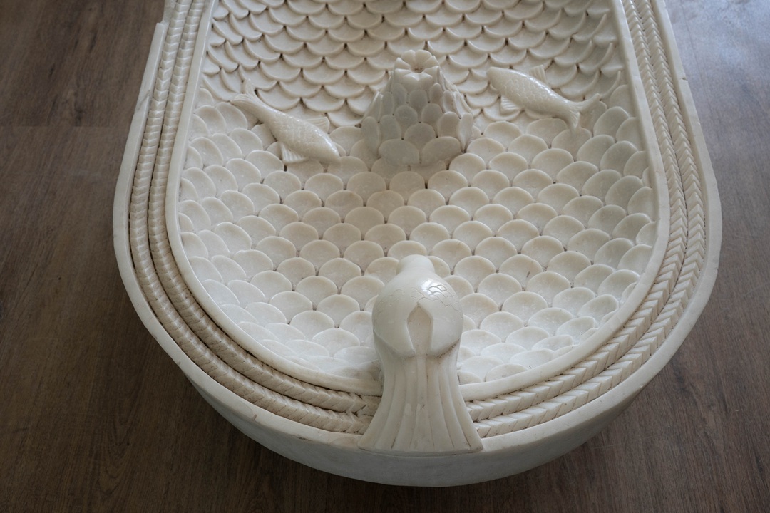 A Mughal style carved white marble Bird Bath - Image 9
