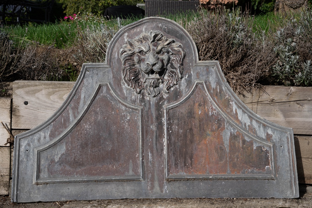 wall fountain with lion mask